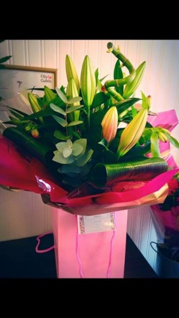 Lily and Foliage Handtie